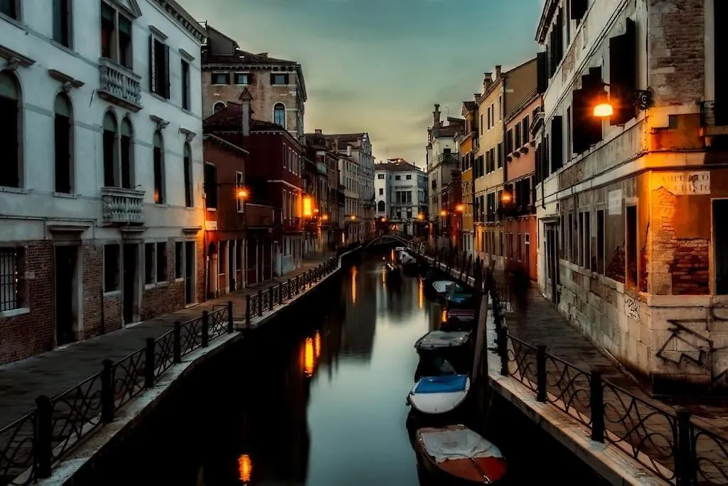 Venetian Mood Ground Floor Suite Mestre Italy